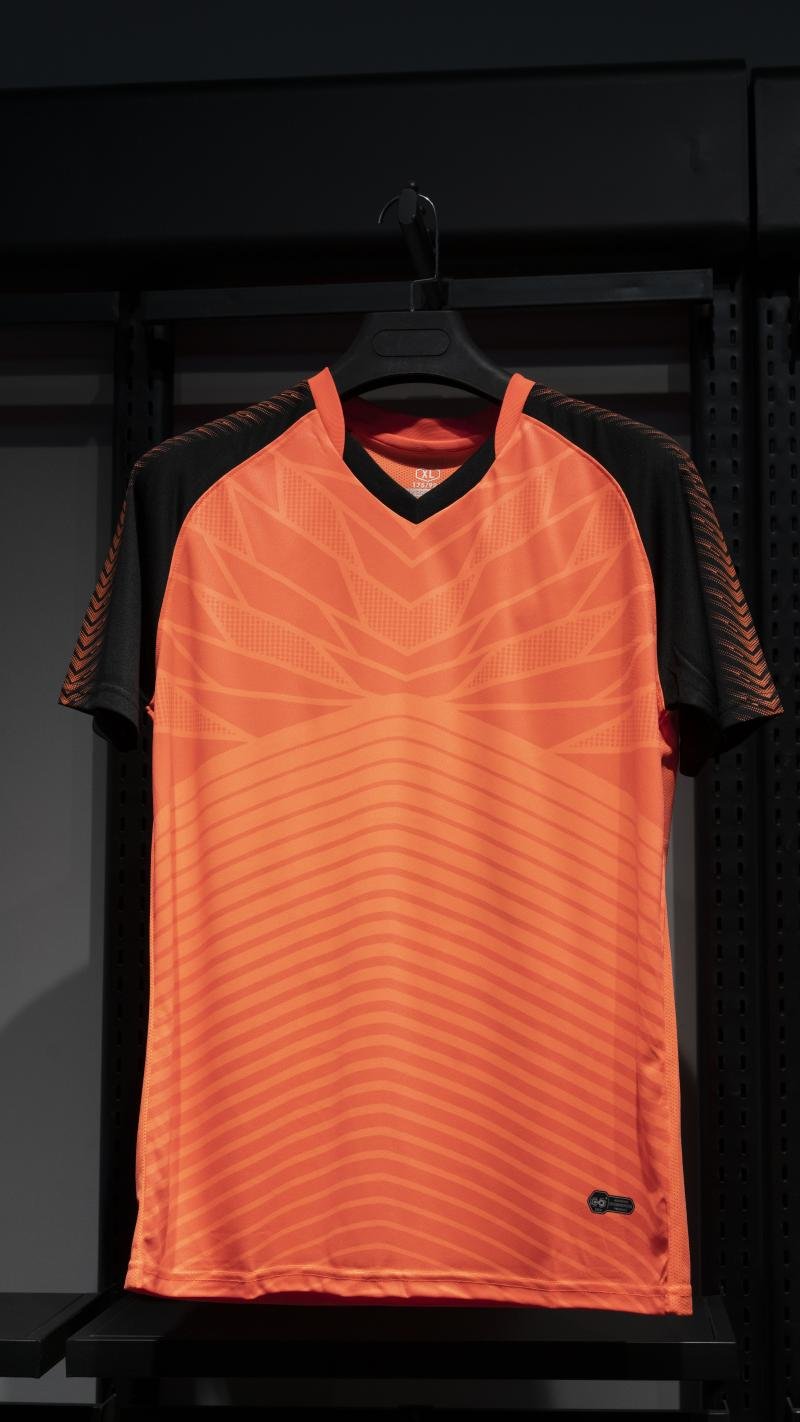 Close-up factory photo of premium grade Orange soccer uniform set by professional wholesale soccer jerseys (1)